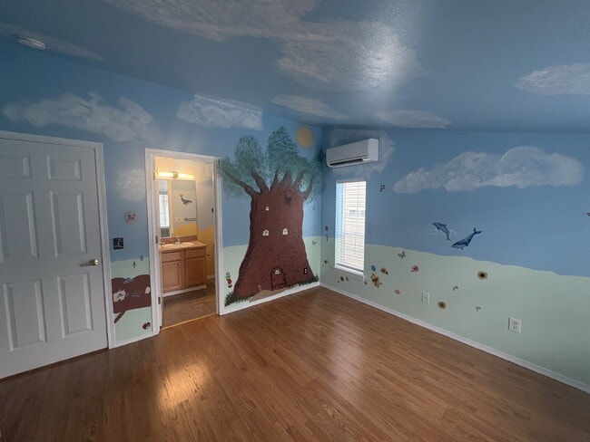 Building Photo - Bright, Spacious Townhome with Stylish Upgrades in Pinehurst/Roosevelt