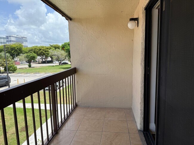 Building Photo - 1121 SW 105th Ave