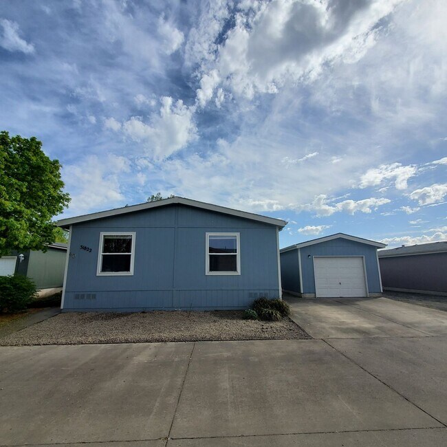 Building Photo - ***Limited Time Summer Rent Special!*** 5 bedroom : 3 bath Home with a Garage in Tangent
