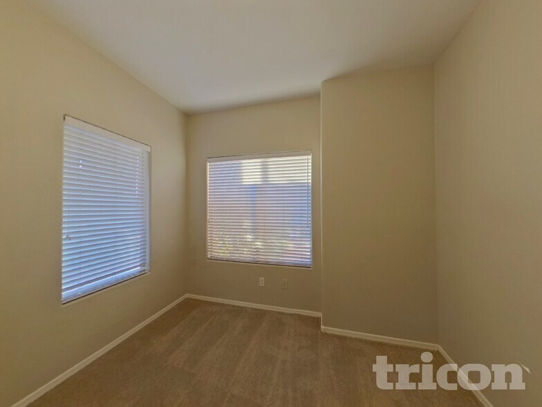 Building Photo - 6524 W Range Mule Dr