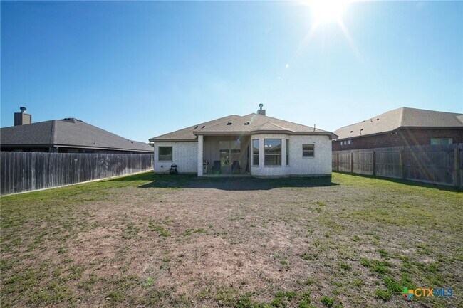 Building Photo - 708 Holstein Dr