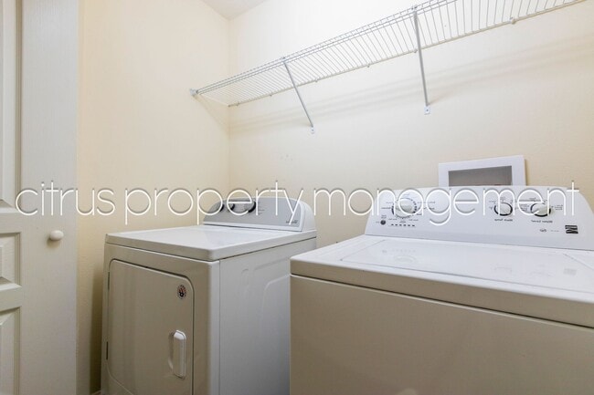 Building Photo - Beautiful, Spacious 3/2.5 in Wadeview Park