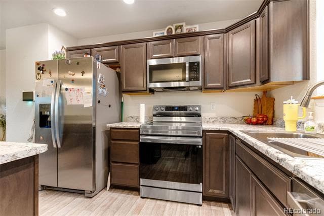 Building Photo - 420 S Clarion Dr