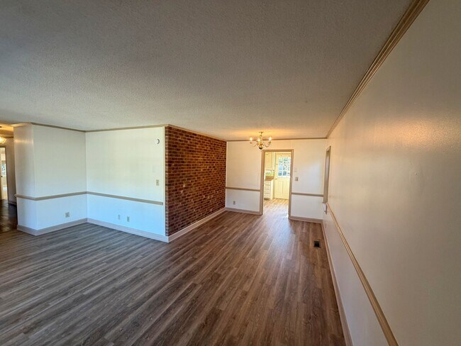 Building Photo - 222 Knox Dr