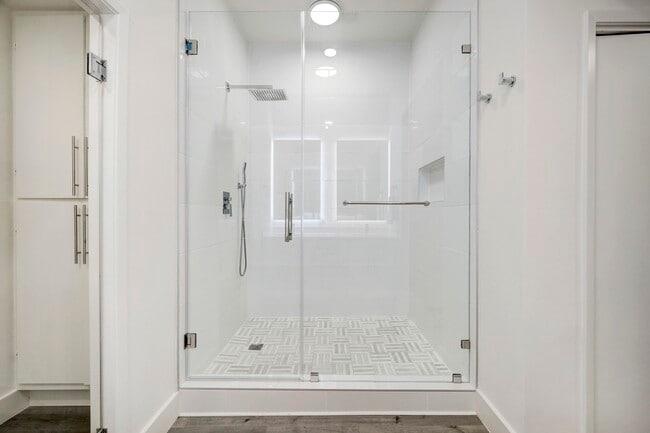 Building Photo - 12625 Memorial Dr