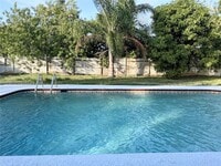 Building Photo - 121 NE Prima Vista Blvd