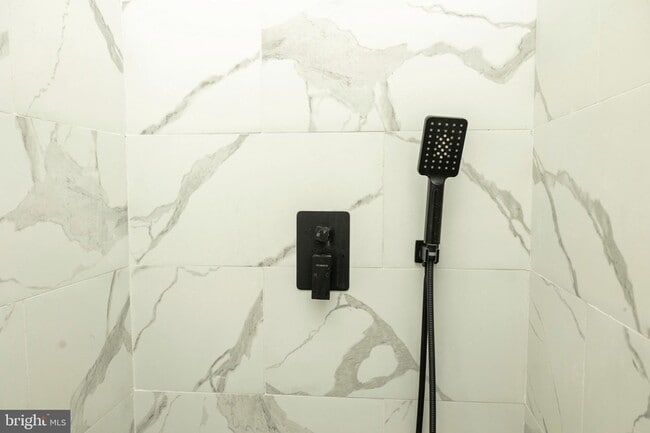 Building Photo - 5723 Delancey St