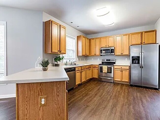 Building Photo - Stunning 4BD, 2.5BA Raleigh Home in the Prestigious Eagle Ridge Golf Community with Premier Ameni...