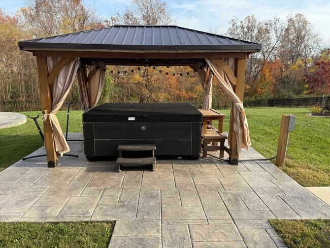 Building Photo - 6883 Birmingham Dr