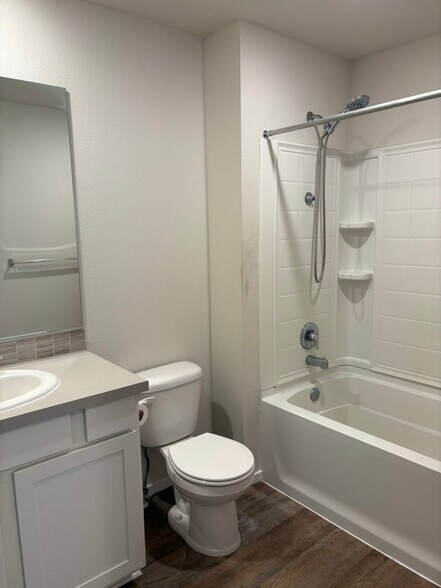 Building Photo - 11729 NE 28th St