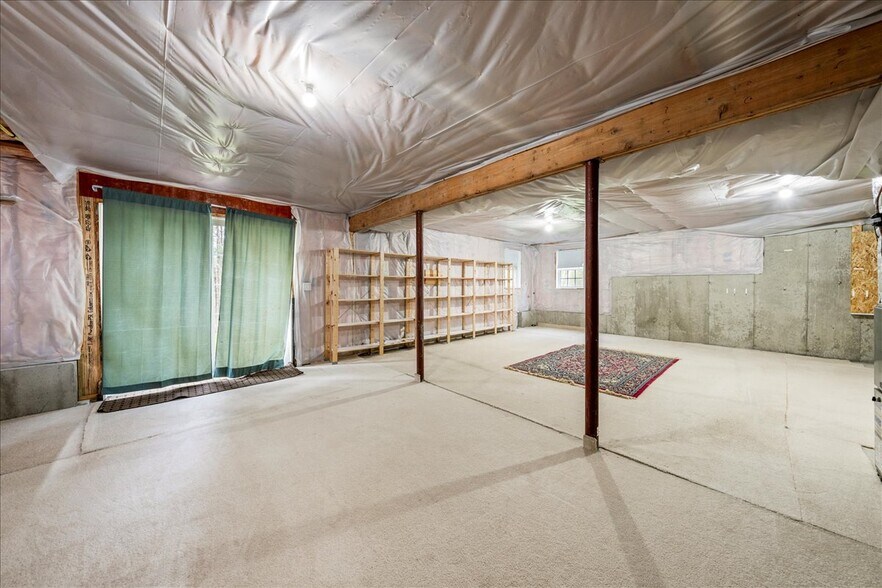 Building Photo - 6 Longview Cir