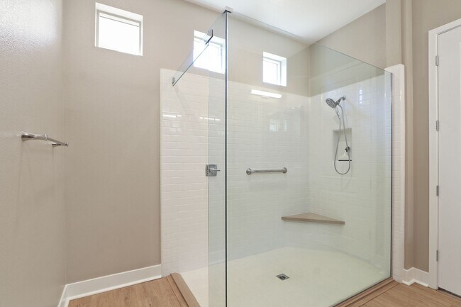 Building Photo - Gated 55 and older 3 bedroom 2 bathroom Ovation at Flora Park