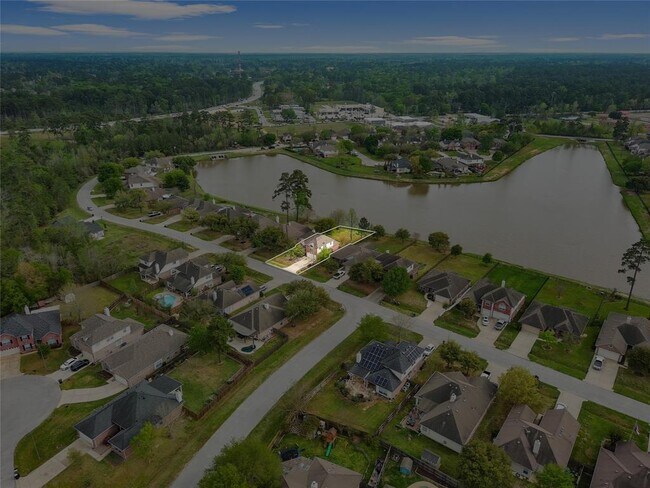Building Photo - 9219 E Lakeside Dr