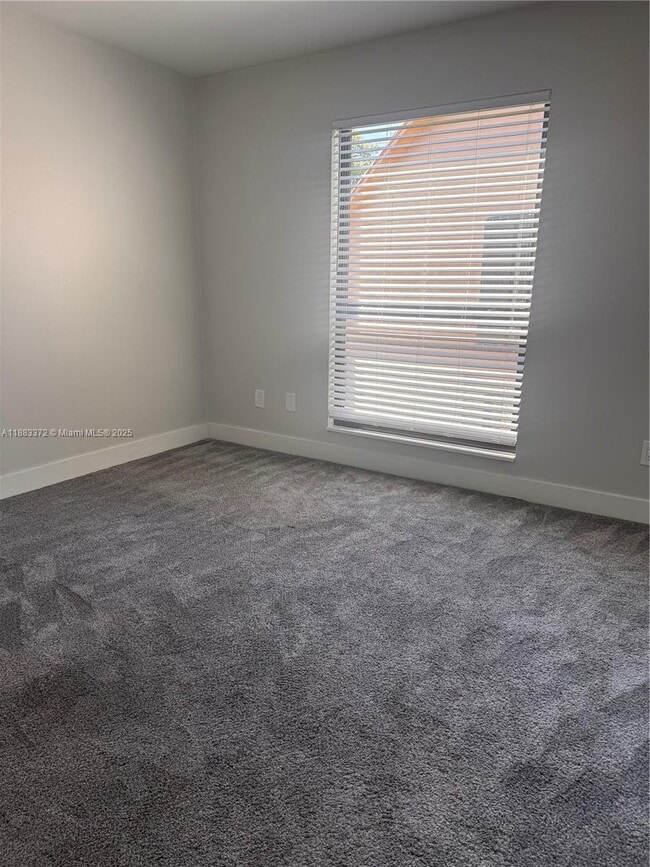 Building Photo - 811 Sandtree Dr