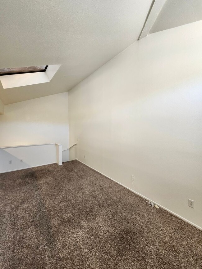 Building Photo - Beautiful 2-Bedroom Condo in Phillips Ranch