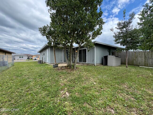 Building Photo - 2538 Johnson Dr