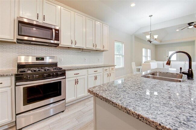 Building Photo - 3805 Shelby Cir