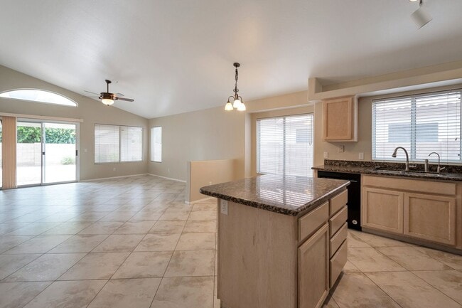 Building Photo - Immaculate 3 bedrooms, 2 bath in Scottsdale