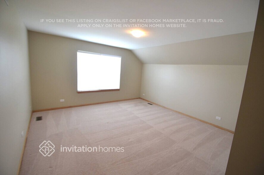 Building Photo - 13250 Red Star Dr