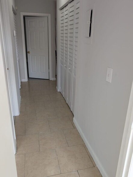 Building Photo - 4755 Orleans Ct