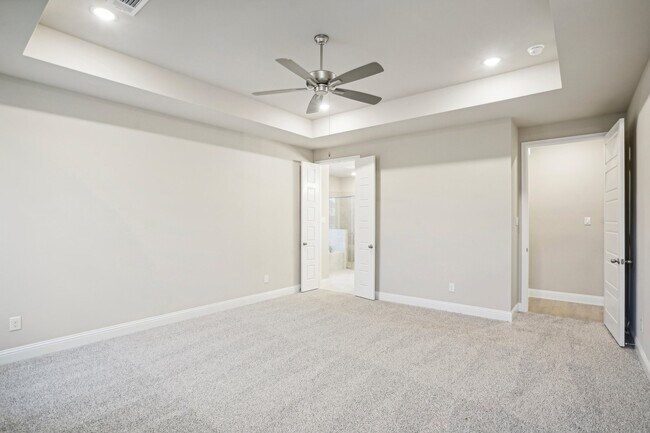 Building Photo - 1176 Paradise Pkwy