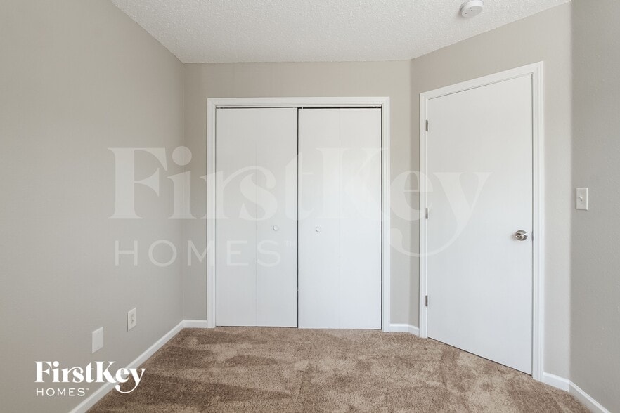 Building Photo - 9762 Trail Dr