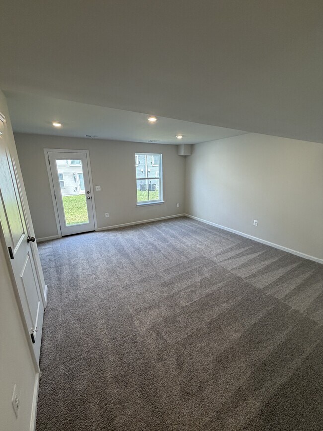 Building Photo - 18 Ironwood Ct