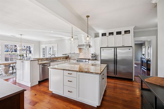 Building Photo - 704 Williams St