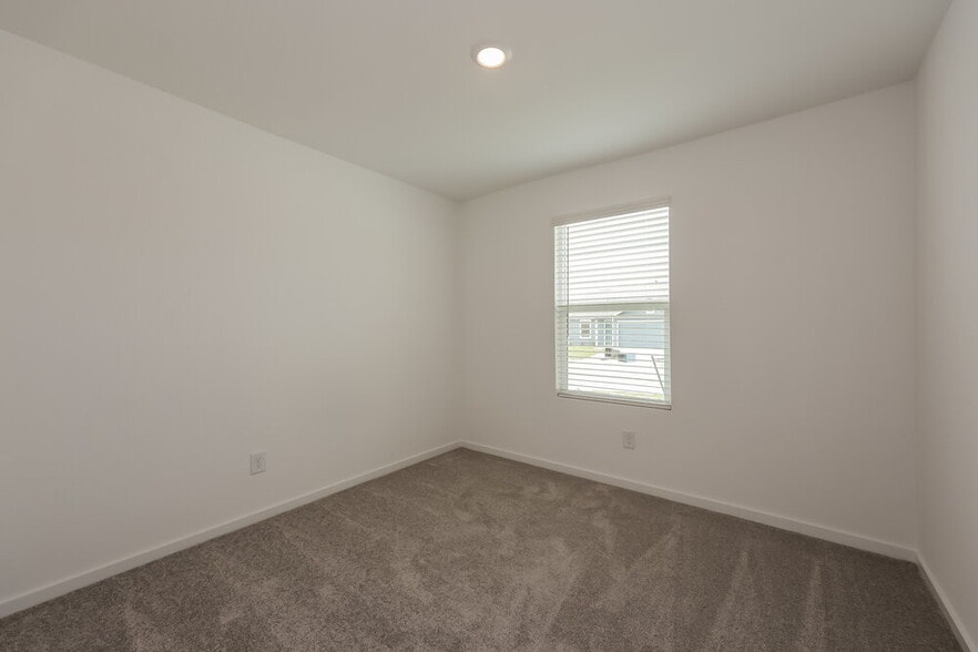 Building Photo - 2233 Crested Saguaro St