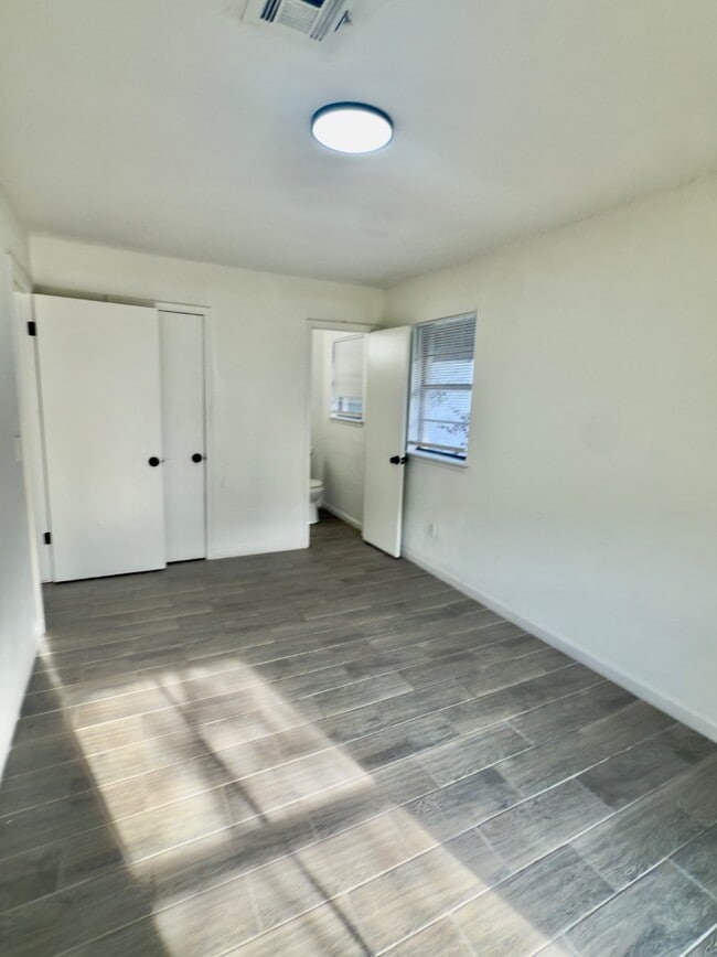 Building Photo - 4312 Meadowpark Dr