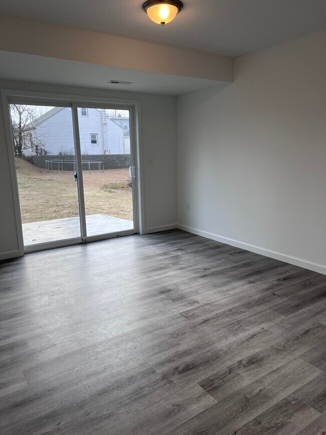 Family room - 114 Frederick Ave