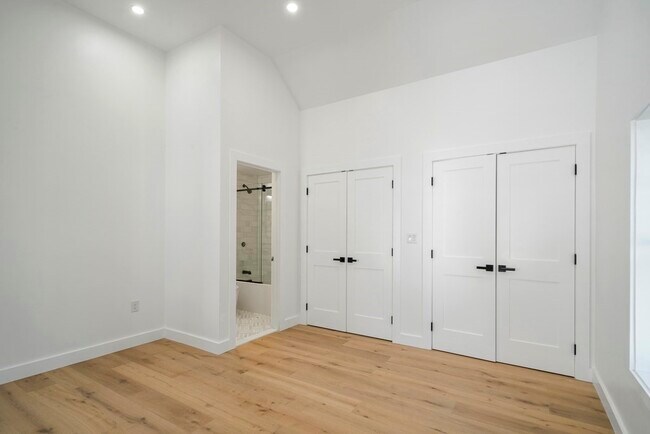 Building Photo - 89 5th St