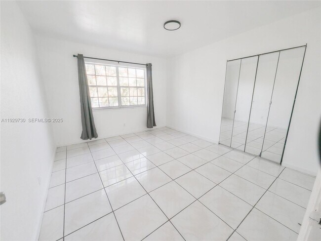 Building Photo - 3623 SW 5th Terrace