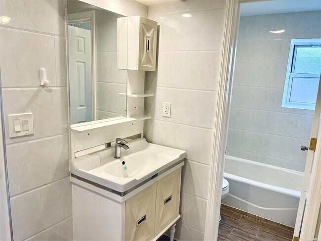 Building Photo - 150-39 21st Ave