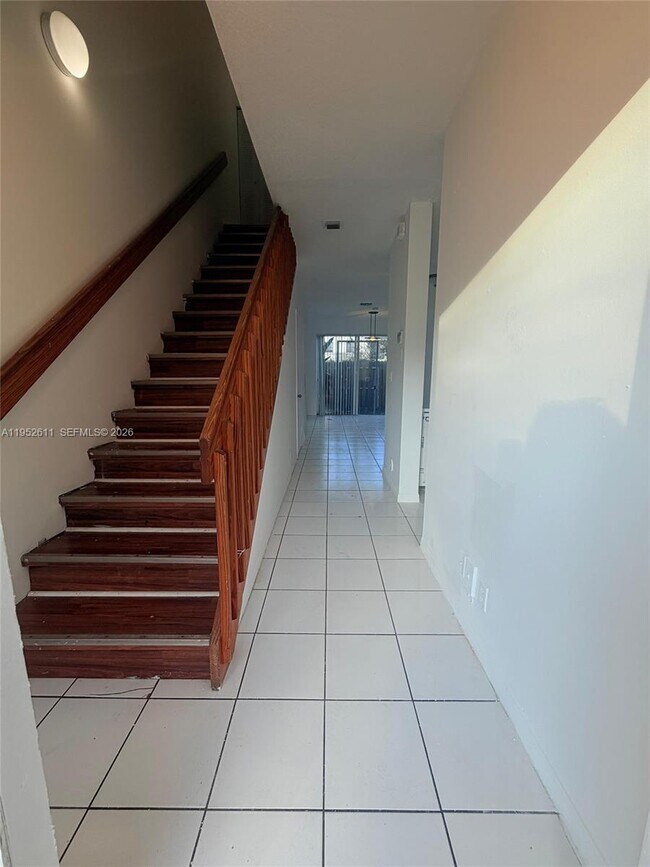 Building Photo - 21300 NE 8th Ct