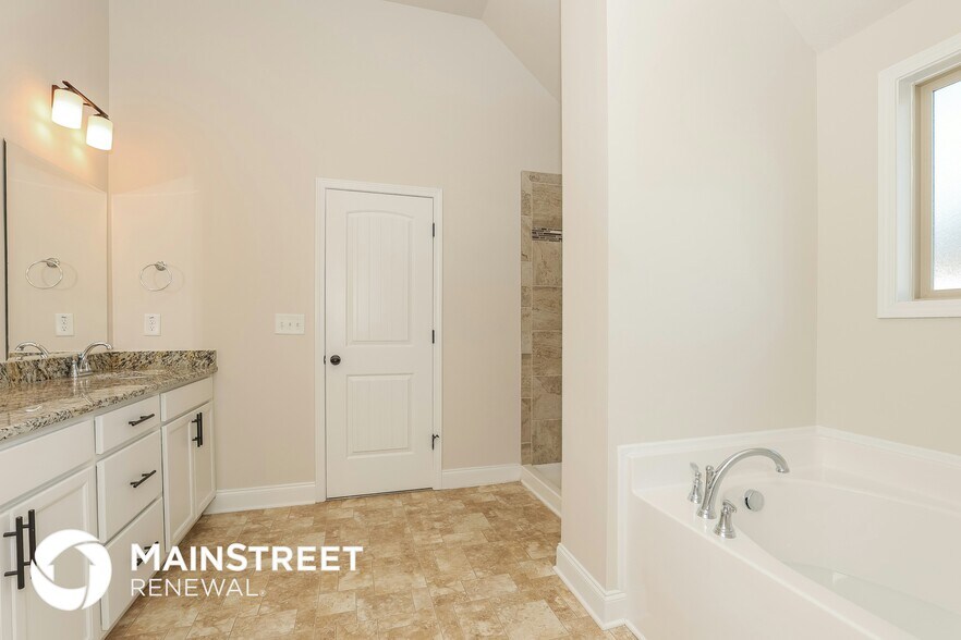 Building Photo - 2230 Pathfinder Dr