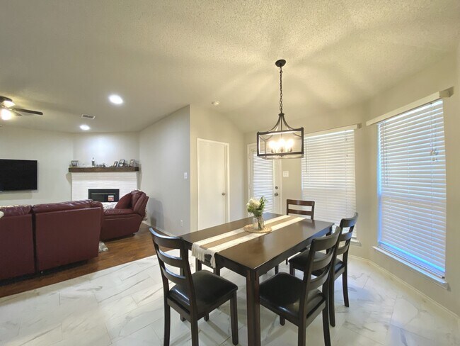 Building Photo - 9912 Carter Dr