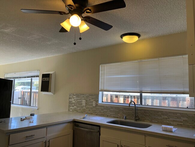 Building Photo - 125 El Toro Ct