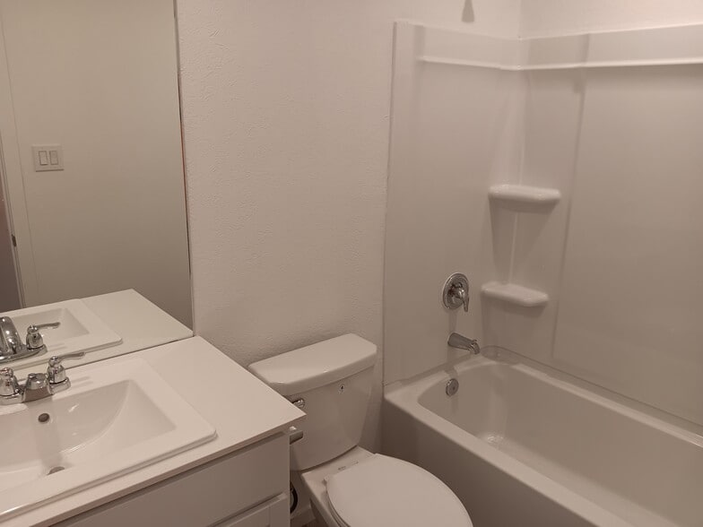 Front Bath - 20336 Red Coral