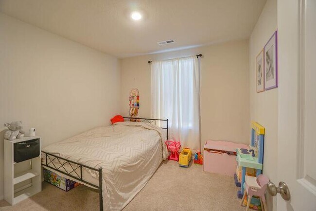 Building Photo - NEWER THREE BEDROOM WITH GARAGE