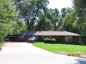 Building Photo - 1026 Leslie Ln