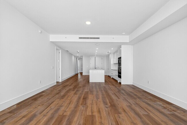 Building Photo - 220 Lake Shore Dr