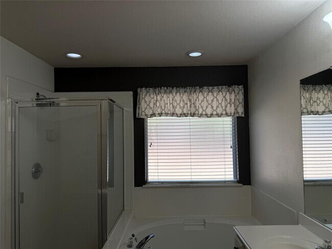 Building Photo - 808 Sunflower Dr
