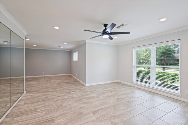 Building Photo - 4034 Shady Springs Dr