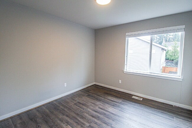 Building Photo - 1418 184th Pl SE