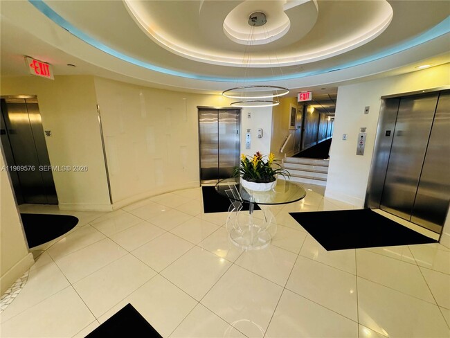 Building Photo - 3301 NE 5th Ave