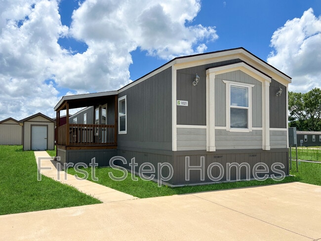 Building Photo - 1021 Conchas