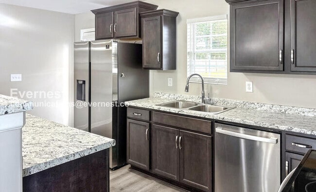 Building Photo - 1226 Mt Lebanon Rd