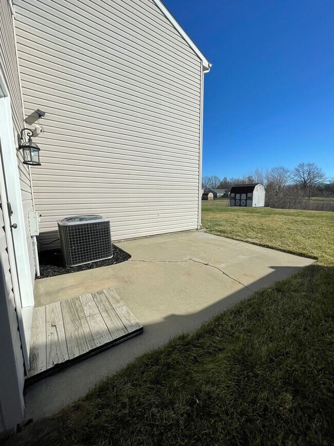 Building Photo - Beautiful 4 Bedroom Single Family Home - Harrison School District