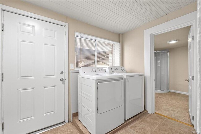 Building Photo - 1421 Citrus Ave